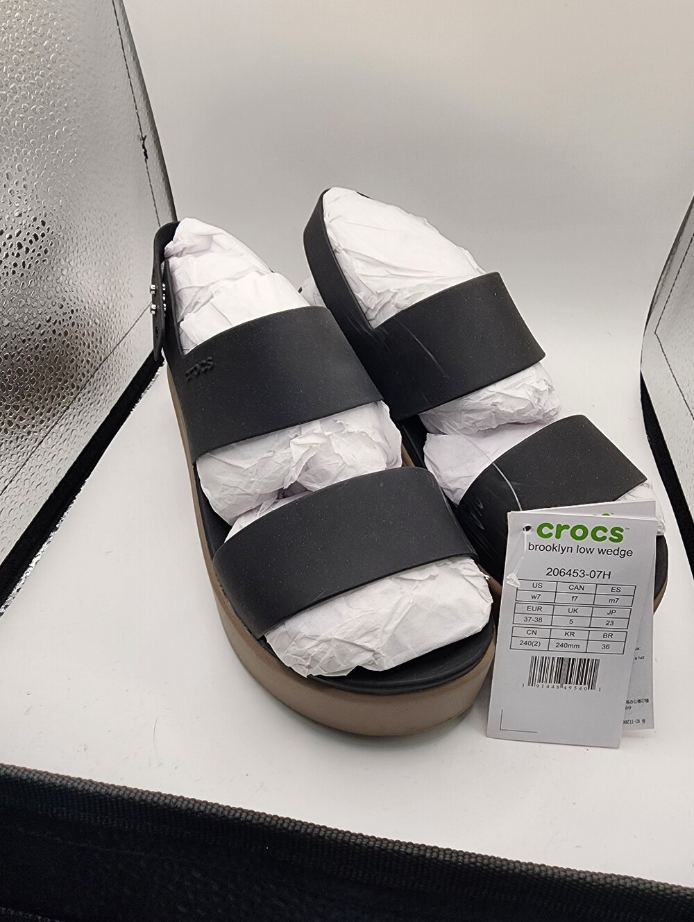 CROCS NWT Brooklyn Low Wedge Sandal Womans Size 7